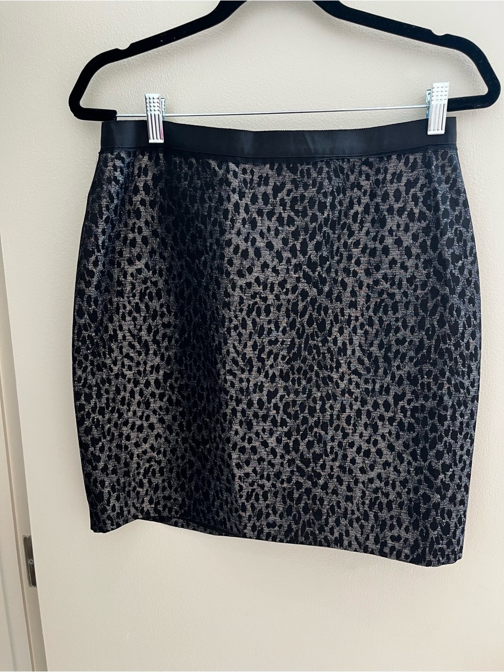 Ann Taylor Black and Silver Leopard Jacquard Pencil Skirt